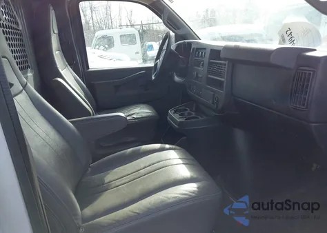 2016 Chevrolet Express 2500 Work Van z USA, uszkodzony, nr VIN 1GCWGAFF3G1127367